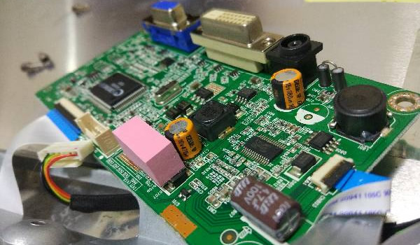 PCB蝕刻過(guò)程中應(yīng)該注意事項(xiàng)